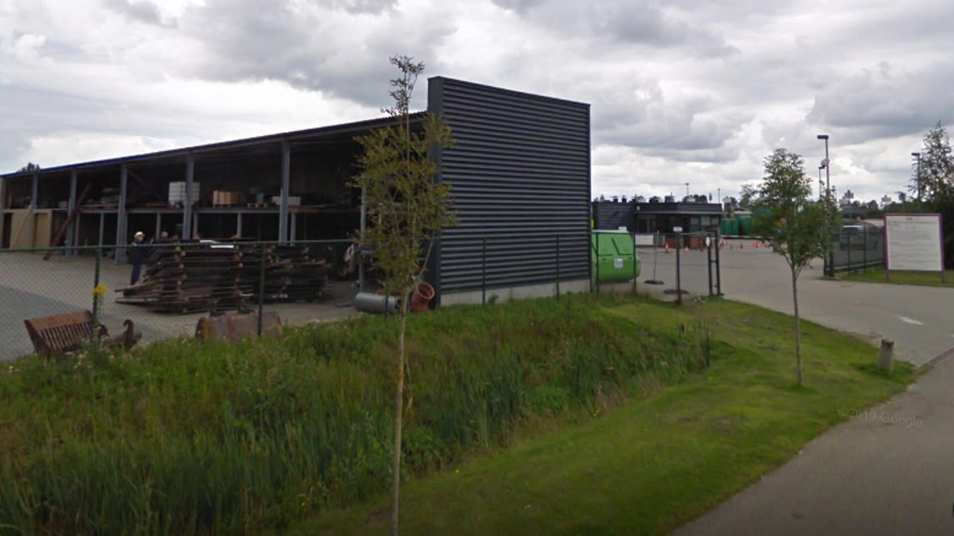 De gemeentewerf in 2e Exloërmond wordt ingericht als tijdelijke noodopvang. (foto: Google Maps)