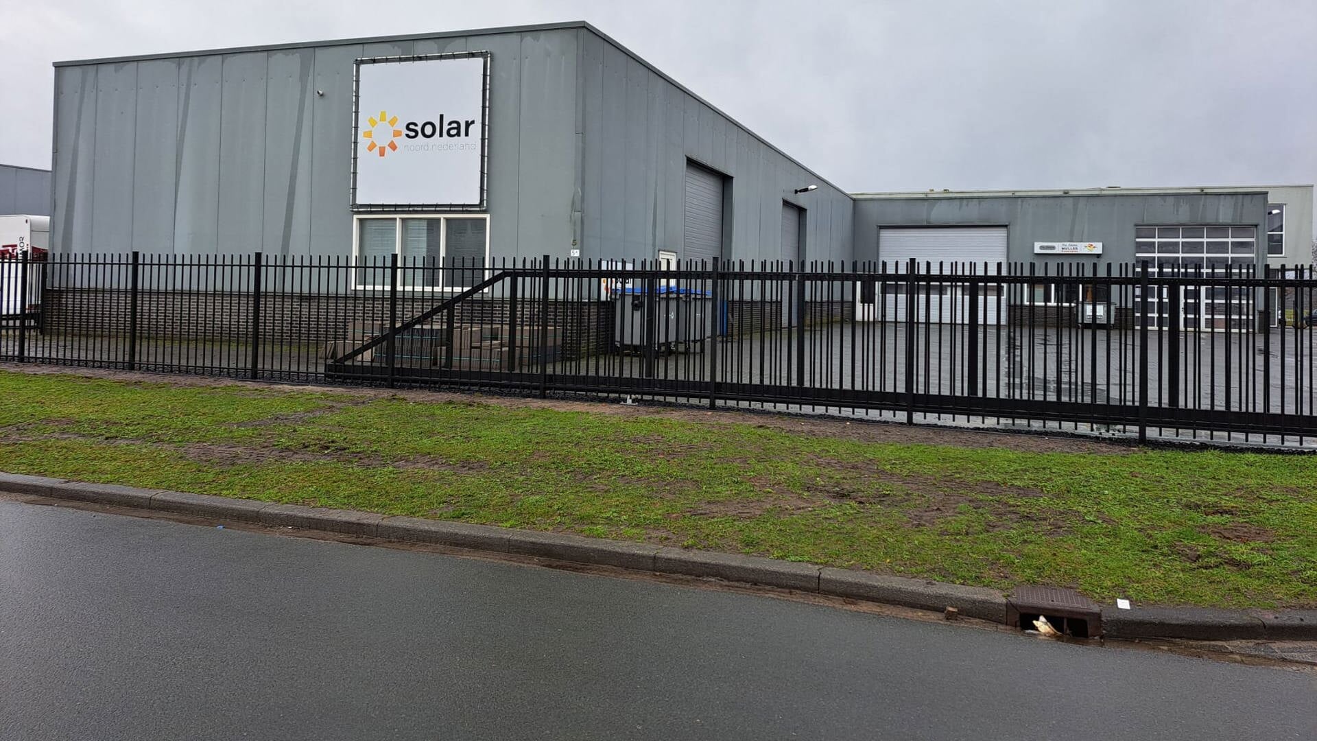 Solar Noord-Nederland op bedrijventerrein Bloemakkers werd slachtoffer van de dalende vraag naar zonnepanelen. 