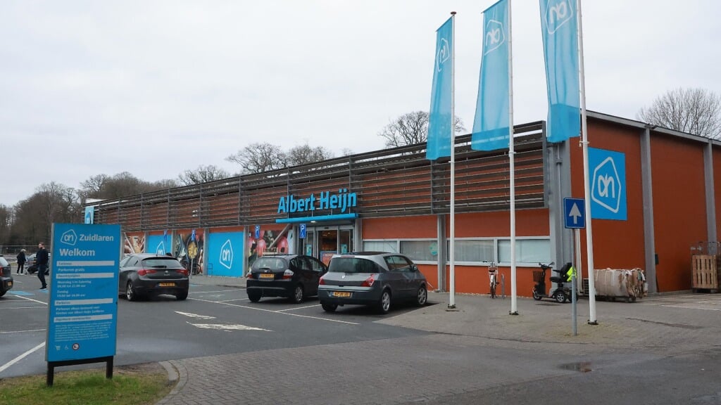 De tijdelijke vestiging van de Albert Heijn op het voormalige Prins Bernhard Hoeve-terrein in Zuidlaren. (foto: Persbureau Drenthe)