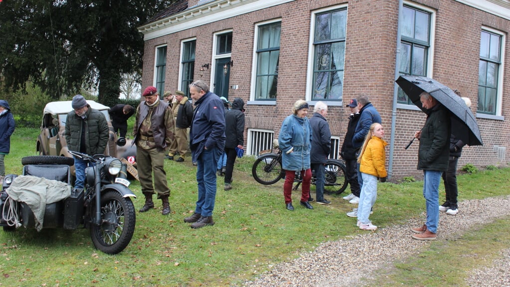 Historische voertuigen uit de Tweede Wereldoorlog kunne bezichtigd worden in Gasselte.