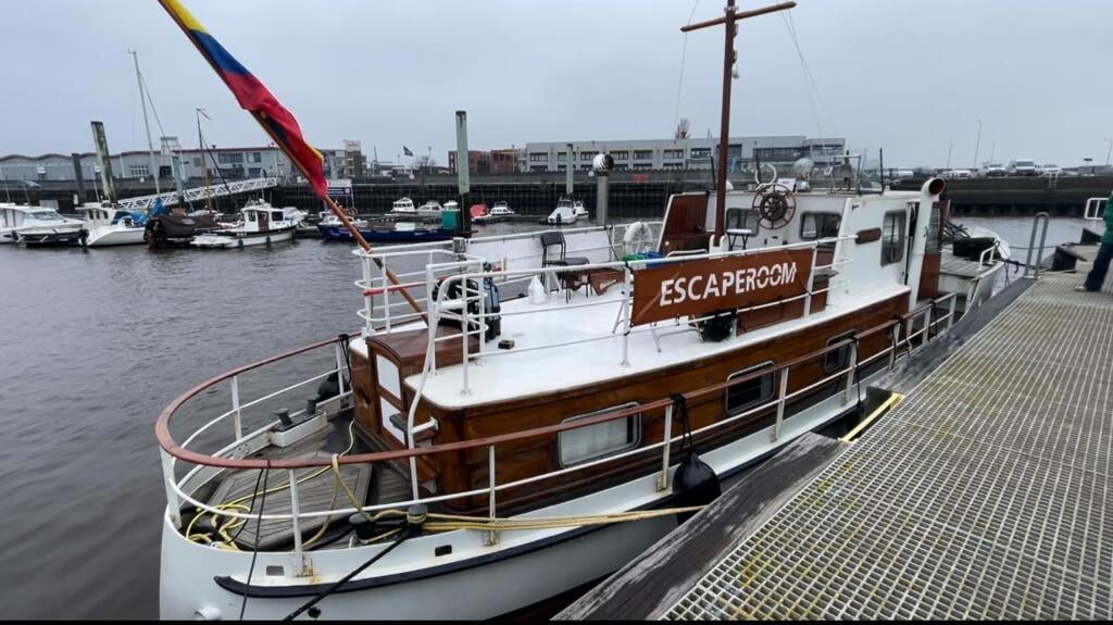 De Escapeboot in de haven van Delfzijl.