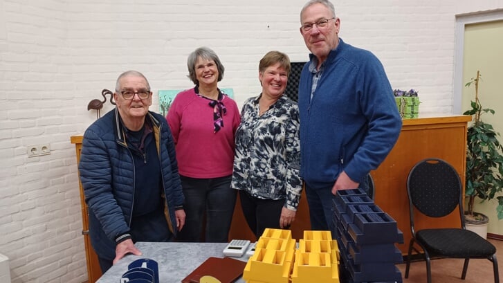 Het tweede team van de Emmer Bridge Vereniging. Komend seizoen komt het viertal uit in de Tweede Divisie.