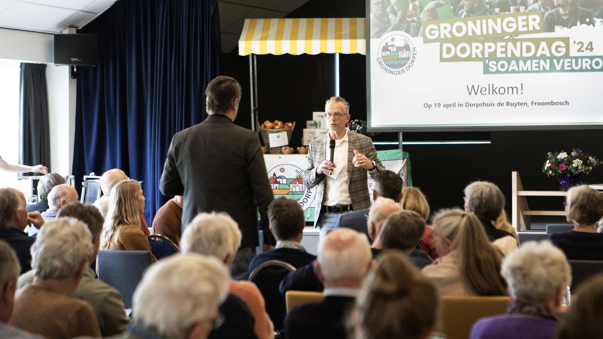 De aanwezigen konden tijdens de Groninger Dorpendag met elkaar van gedachten wisselen over de toekomst. (foto: Eloïse Marissen)