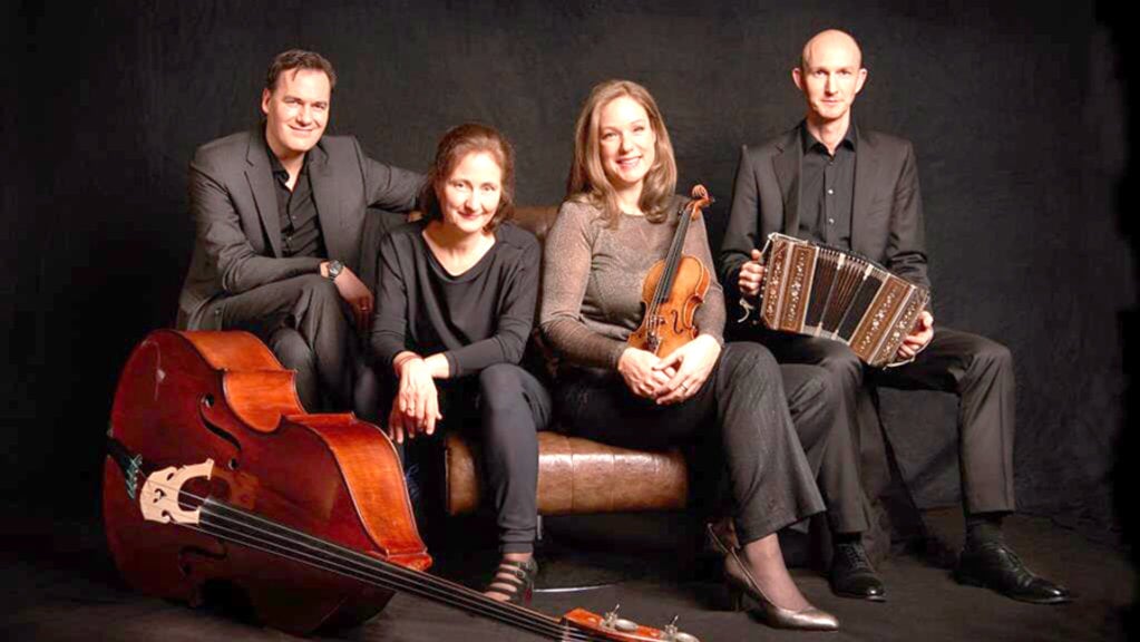 Het optreden van het Isabelle van Keulen Ensemble staat volledig in het teken van Ástor Piazzola. (eigen foto) 