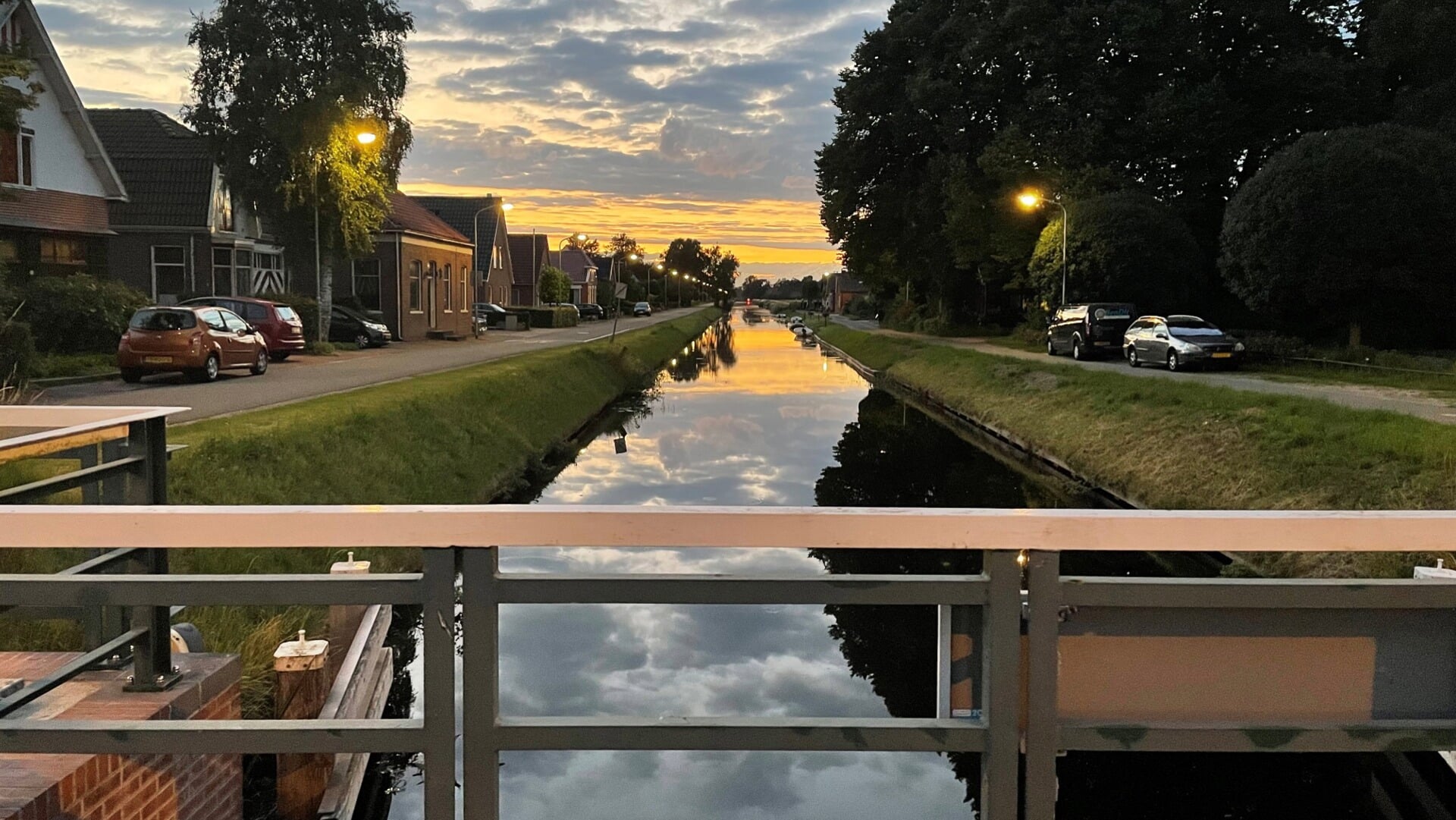 Meerdere bruggen in de gemeente krijgen deze week een schoonmaakbeurt. (foto: gemeente Midden-Groningen)