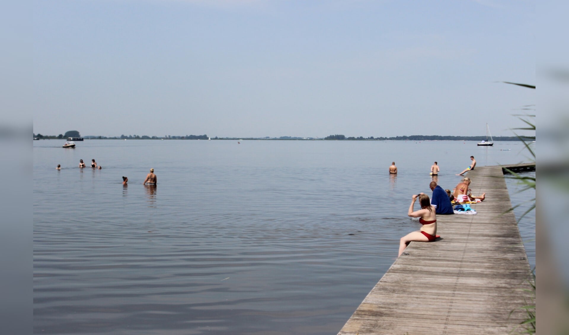 Zwemmen in zwemplassen kan weer met ingang van 1 mei, zoals hier bij het Zuidlaardermeer.