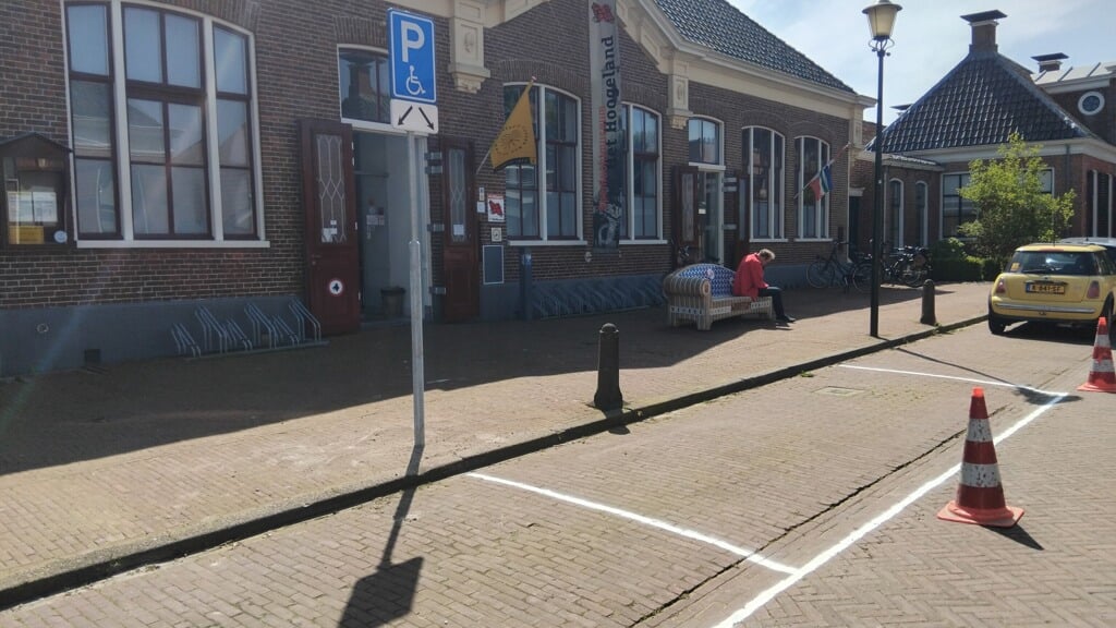 De nieuwe gehandicaptenparkeerplaatsen bij het Warffumer museum. Foto: Openluchtmuseum Het Hoogeland/Facebook. 