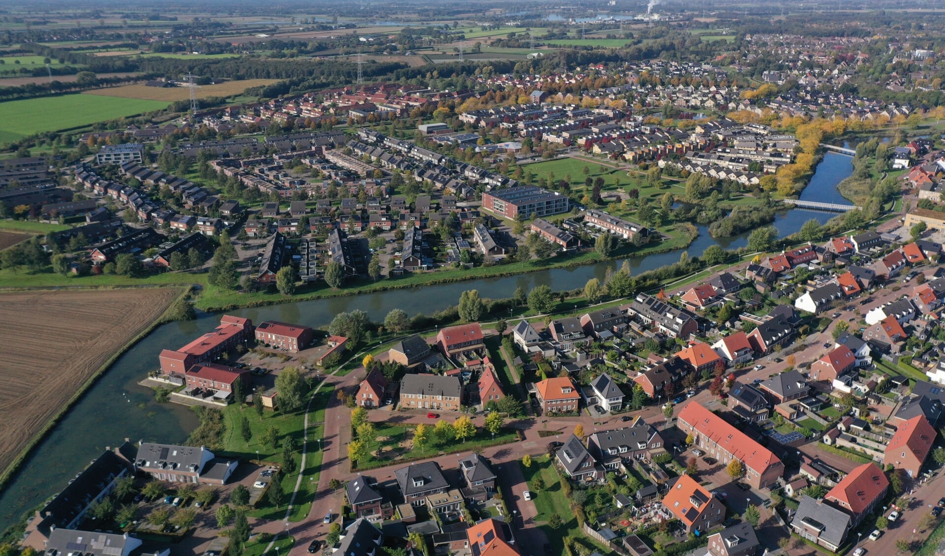 De straatnamenwijk Huurlingsedam en cijferwijk Kerkeveld vanuit de lucht