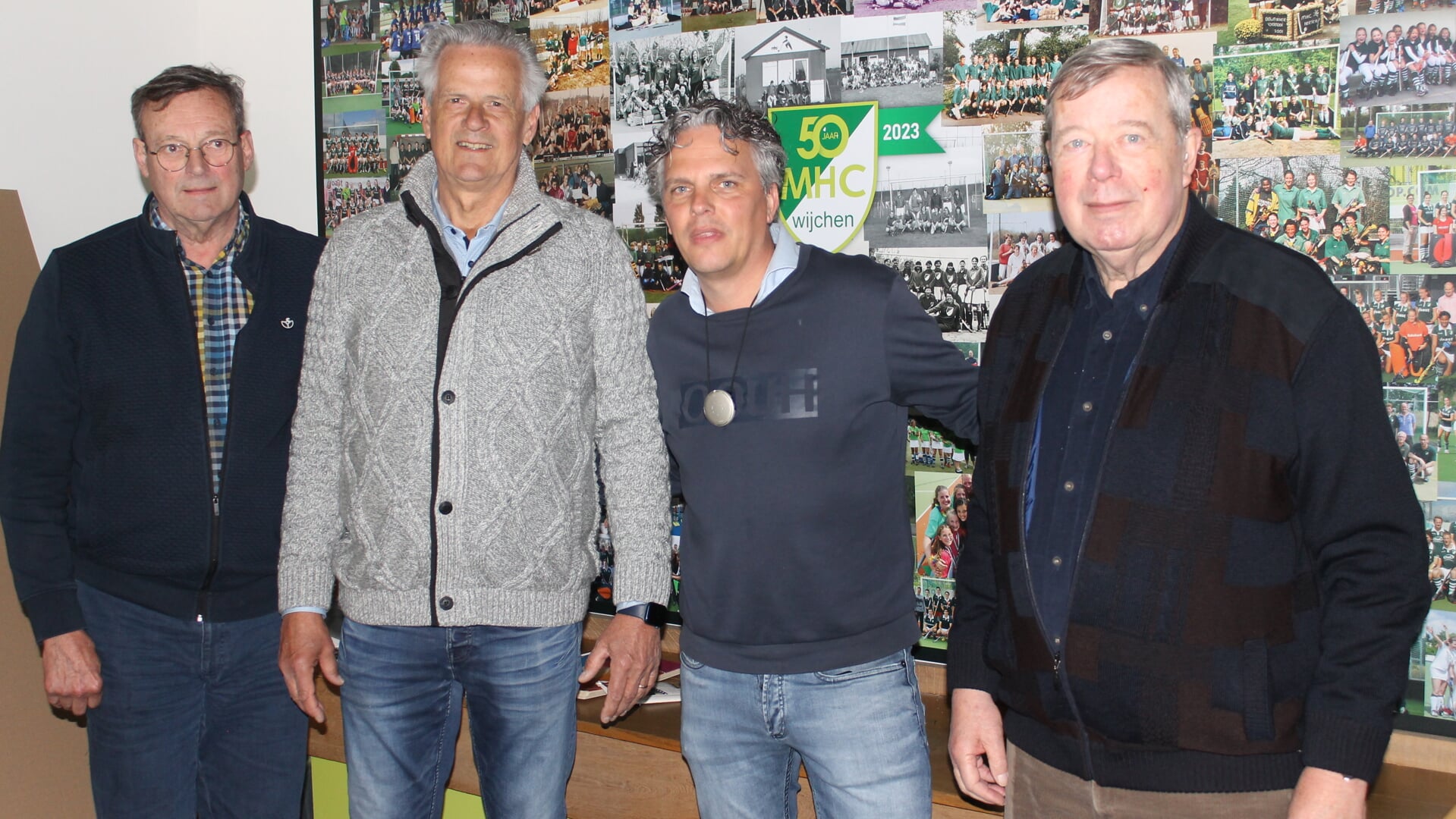 De oud-voorzitters van MHC Wijchen met derde van links huidig voorzitter Harmen Schipper