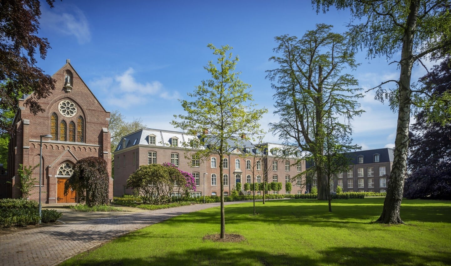 Niek van Lieverloo (links) en Klaas van Leengoed.|fotograaf: Kees Beekmans.|fotograaf: Kees Beekmans.|de Lievergoed Collectie / Kasteel Bijsterveld / Niek van Lieverloo / Klaas van Leengoed.