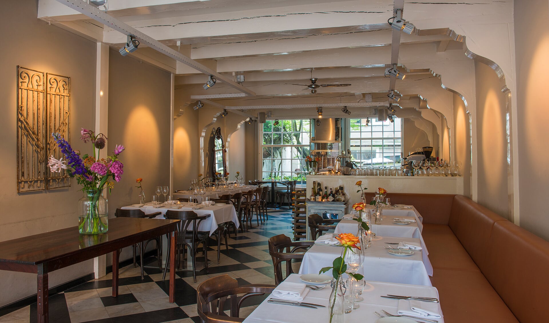 Restaurant L´invité Amsterdam|Canalview table Restaurant L´invité|Local big game from Amsterdam|
