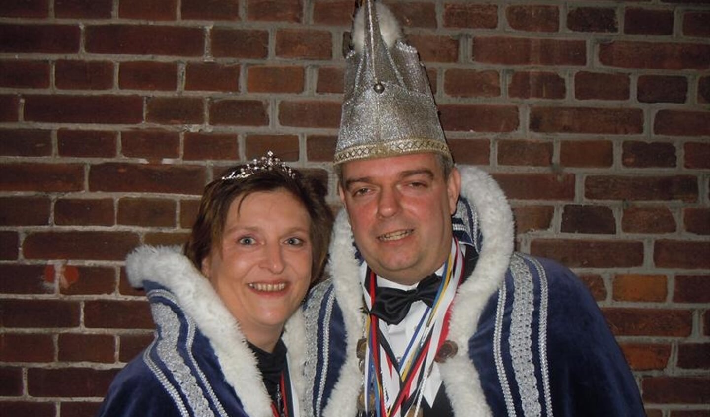 C.V. De Hossende Wevers onthult hun nieuwe Prinsenpaar 2013