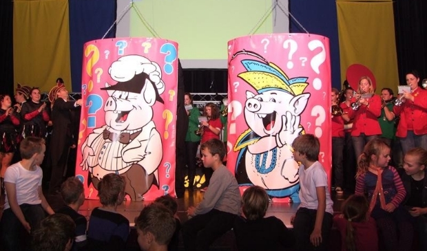 Spectaculaire Prinsenonthulling Krullendonk op 11-11 bal