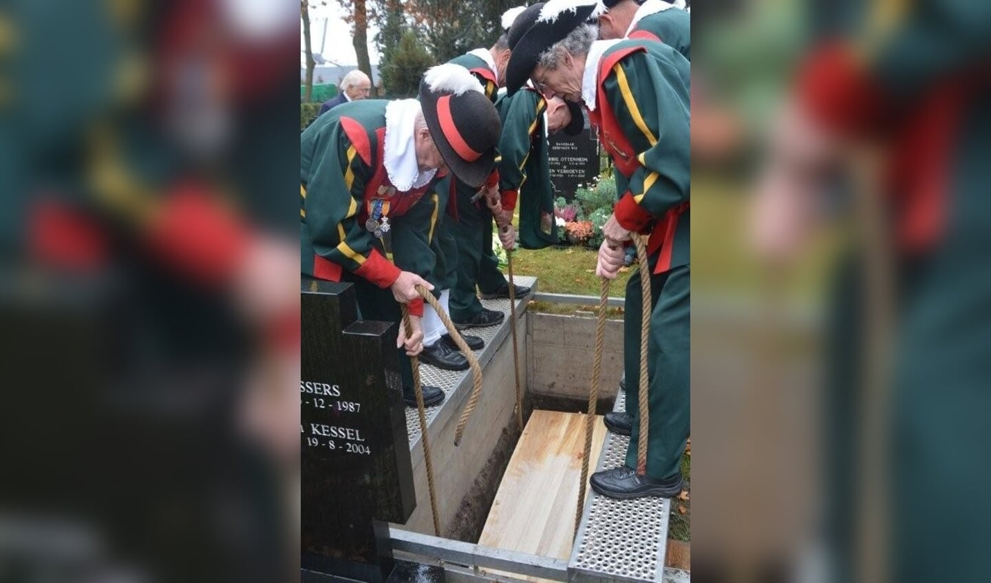 Vorstenbosch - Pastoor Ruud Dekkers in Vorstenbosch begraven