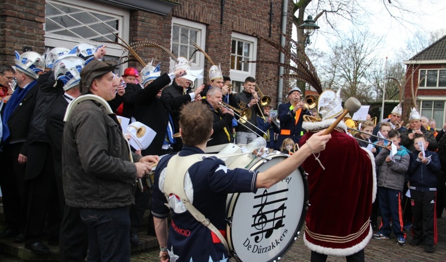 Nistelrode - 76 - Uitdaging Prins Martijn I met 76 trombones