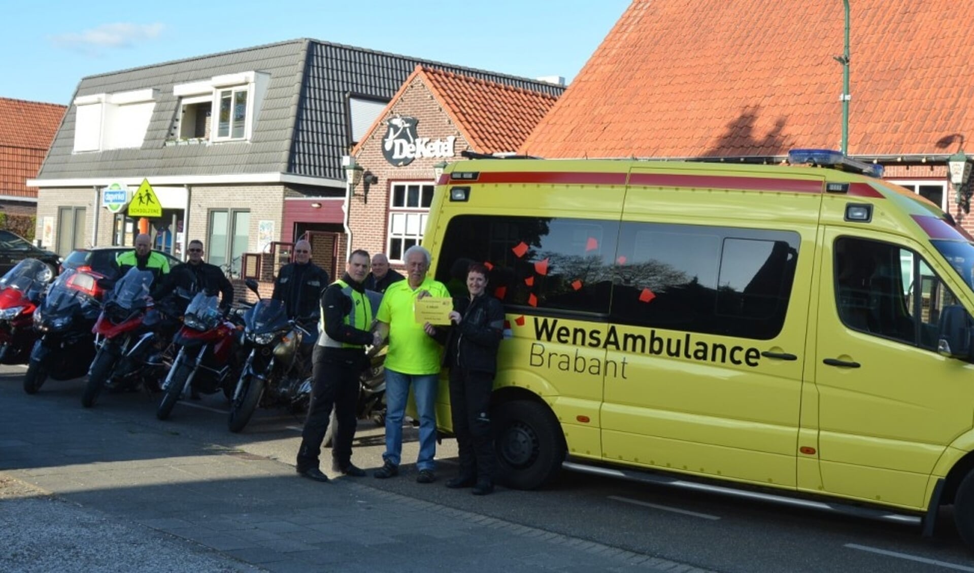 € 400,- voor WensAmbulance Brabant van Motorclub De Ketel uit Vorstenbosch 