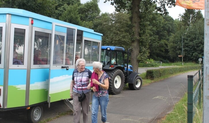 Nistelrode - Rit Maasmeandertrein bewoners en vrijwilligers Laarstede