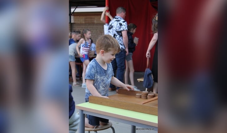Heeswijk-Dinther - Actie Adoptie op basisschool 't Palet