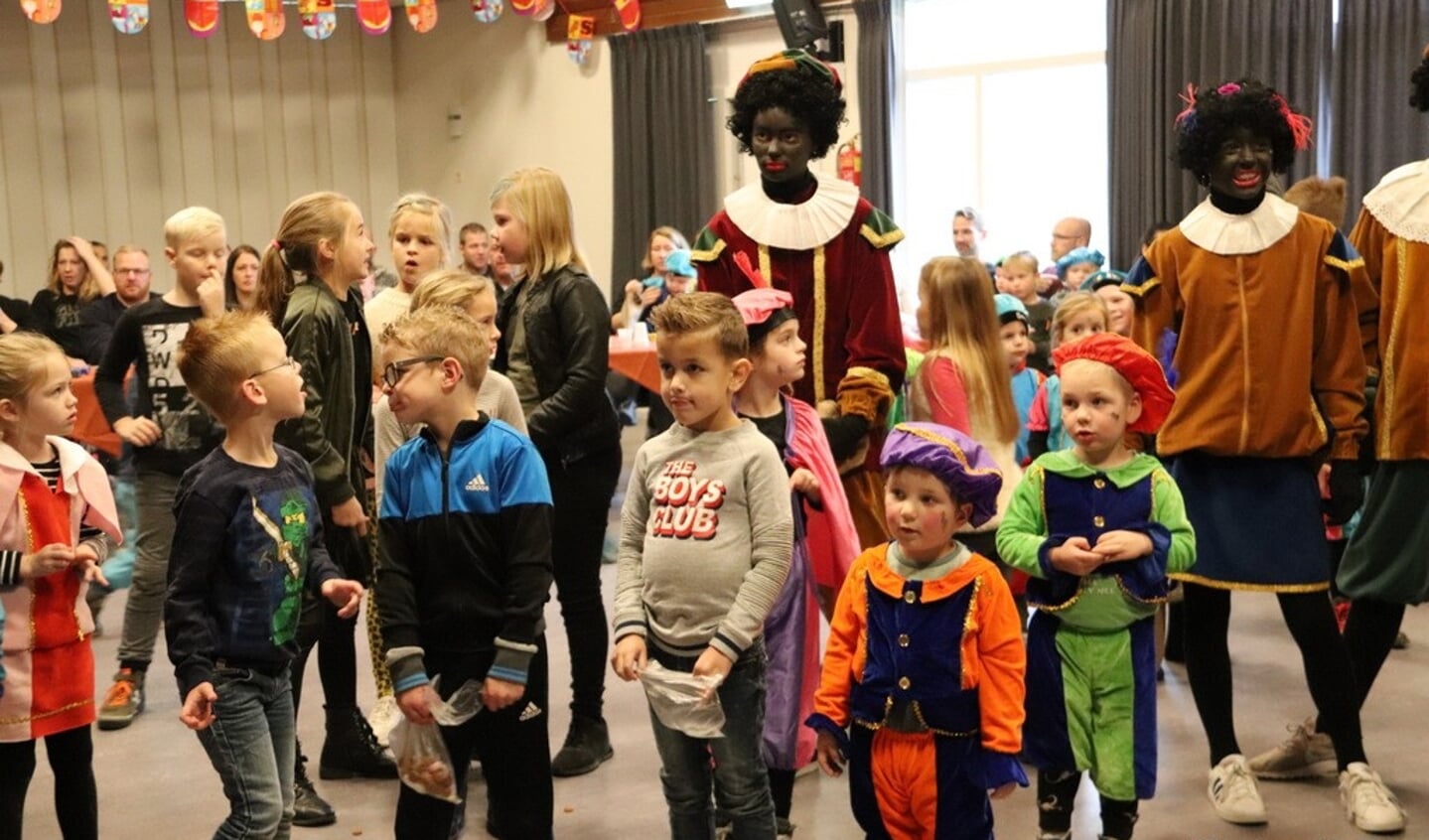 Loosbroek - Sinterklaas en zwarte pieten in CC De Wis