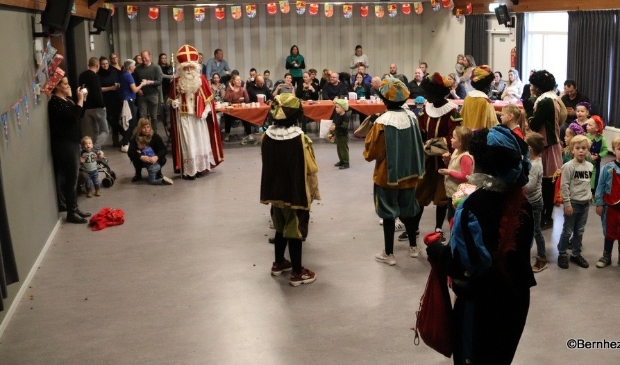 Loosbroek - Sinterklaas en zwarte pieten in CC De Wis