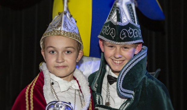 Met jeugdprins Jesse en jeugdadjudant Rick is Carnaval pas 'n fist in het Weversrijk