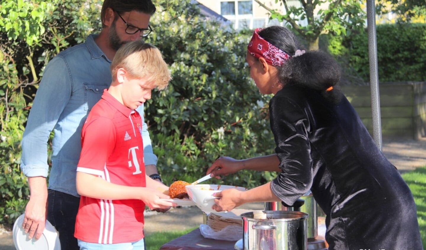 Bernheze - Bevrijdingsmaaltijd Parochietuin Loosbroek 