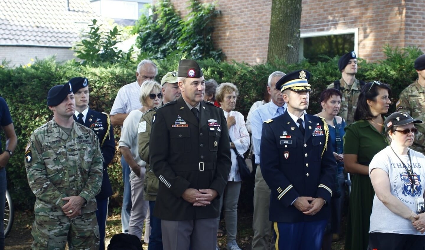 Heeswijk-Dinther - Herdenking 75e verjaardag operatie Market Garden bij Airborne monument 