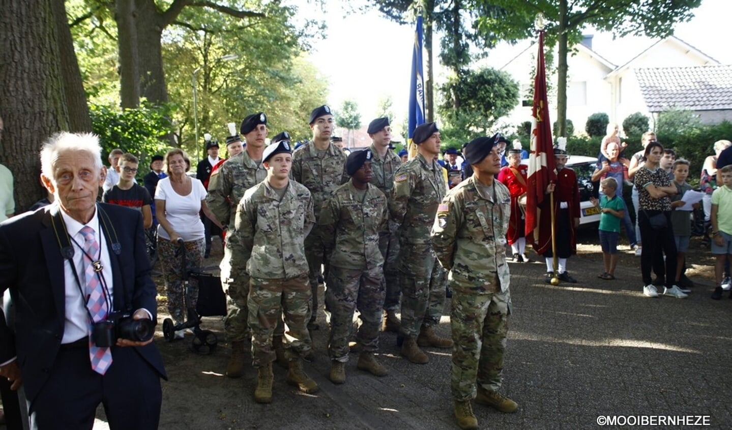 Heeswijk-Dinther - Herdenking 75e verjaardag operatie Market Garden bij Airborne monument 