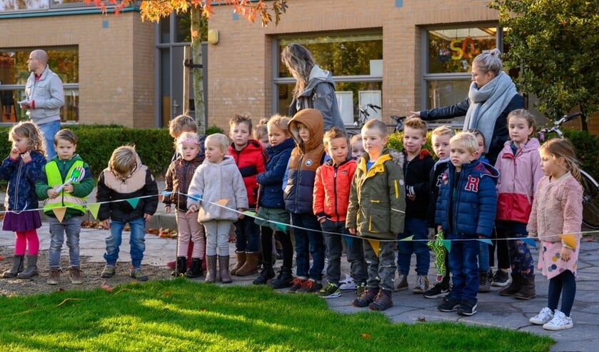 Heeswijk-Dinther -  Opening groen schoolplein BS de Bolderik
