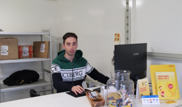 Toon achter de balie bij T Service