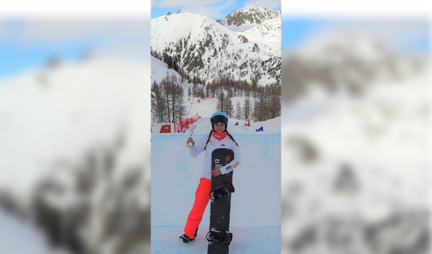 Nienke met beker in Isola2000