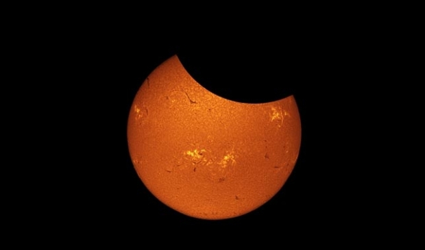 de gedeeltelijke zonverduistering