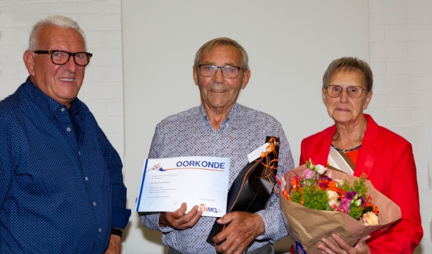 <p>Jan van der Biezen, Theo van de Wetering en zijn vrouw Jo.</p>
