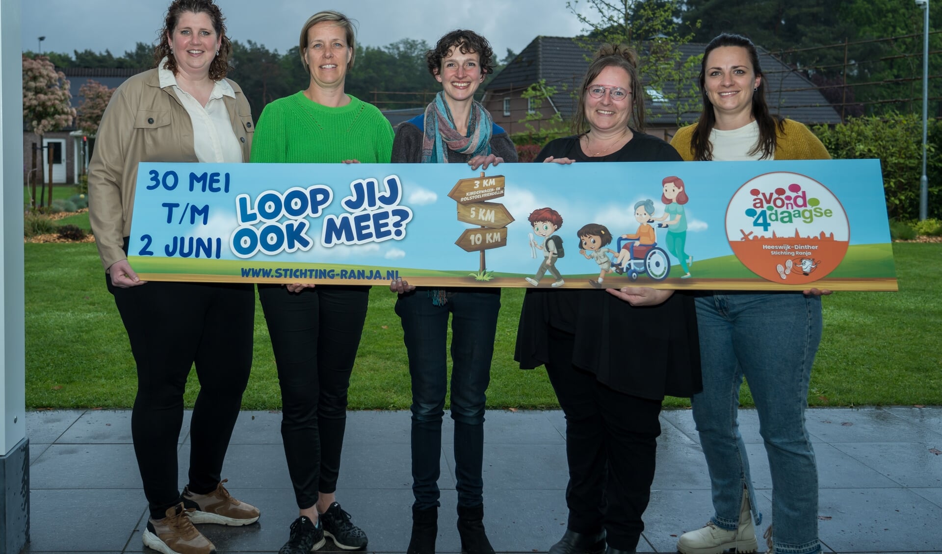 Esther van Helvoort, Martine de Groene, Noortje Krol,Yvette de Mol en Dieuwke van Boxtel