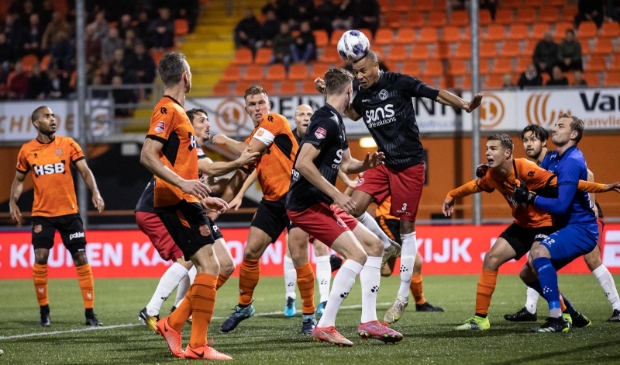 Ramon Leeuwin in actie tijdens de wedstrijd FC Volendam - Almere City FC (Foto: Ron Baltus) 