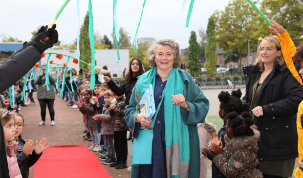 Gon Docter werd feestlijk onthaald op haar laatste werkdag. (Foto: Paul Ouddeken)