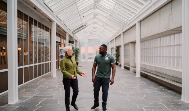 <p>Adviseur Greet Ritskes en ondernemer Jorris Fraser van Fitfor50. (Foto: aangeleverd)</p>
