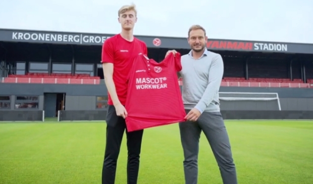 Maarten Pouwels met Teun Jacobs. (Foto: Almere City)
