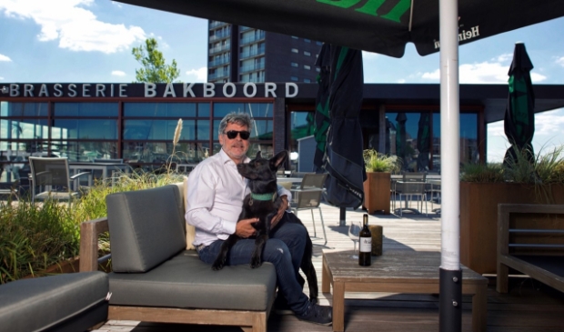 <p>Brasserie Bakboord met eigenaar Taco van der Meer. (Foto: Peter Isaak)</p>