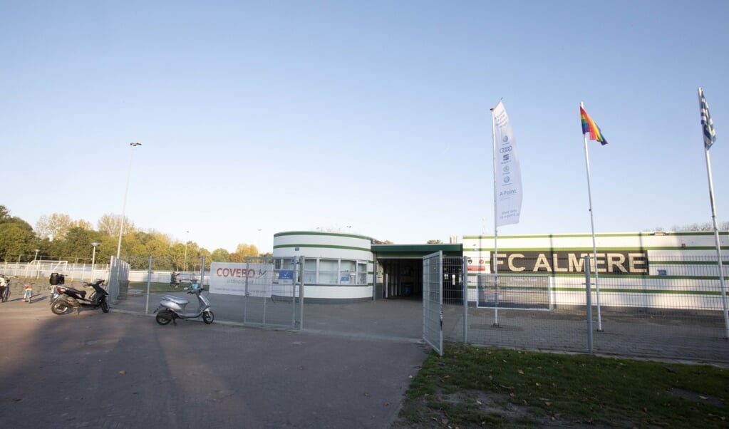 Vooral FC Almere ervaart overlast van vernielingen (Archieffoto: Fred Rotgans)