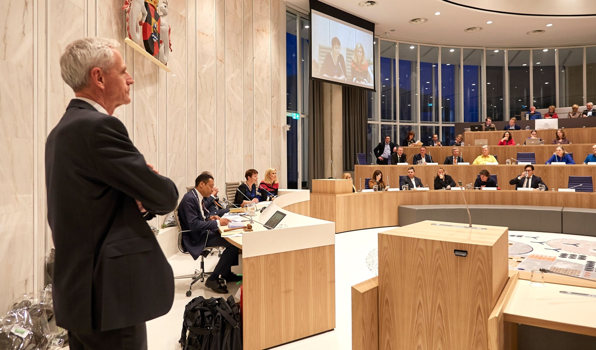 Jan Dirk Pruim in de Almeerse raadszaal (archieffoto: aangeleverd)