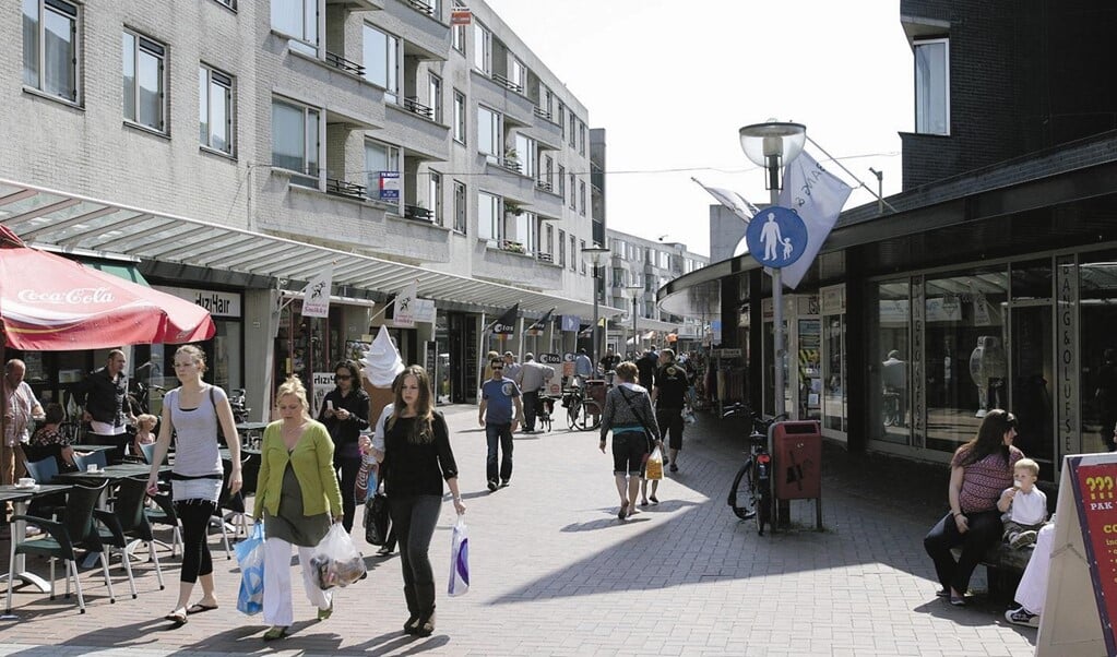 Het Noordeinde is de winkelstraat van het centrum in Almere Buiten. (Archieffoto: Fred Rotgans)