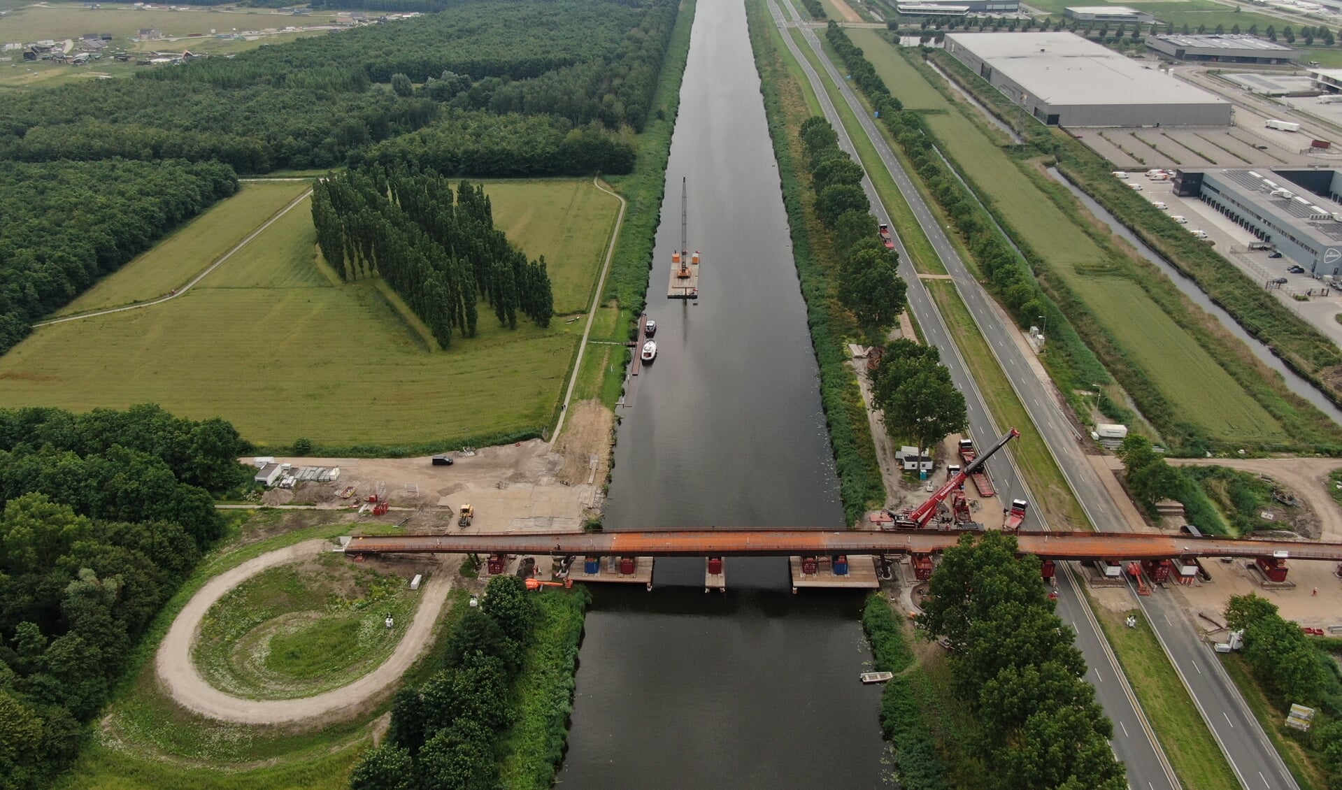 De brug verbindt Stichtsekant met Oosterwold. (Foto: Michiel van Raamsdonk)