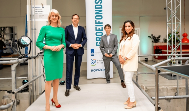 V.l.n.r.: staatssecretaris Mona Keijzer, gedeputeerde Jan-Nico Appelman, Marco Smit, Nasima el Bachiri-Ouamar. (Foto: aangeleverd)
