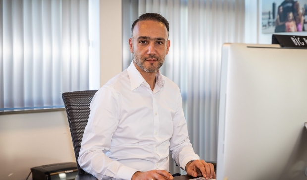 <p>Eigenaar Aziz El-Morabit. (Foto: Almere Zaken)</p>