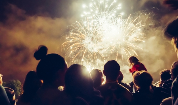 <p>60 procent van de Nederlanders is voorstander van een algeheel vuurwerkverbod, als een centrale vuurwerkshow wordt georganiseerd. (Archiefoto: Shutterstock)</p>