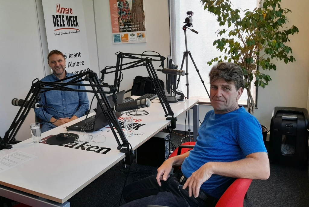Willem Boutkan (PVV) in de podcaststudio. (Foto: Almere DEZE WEEK)