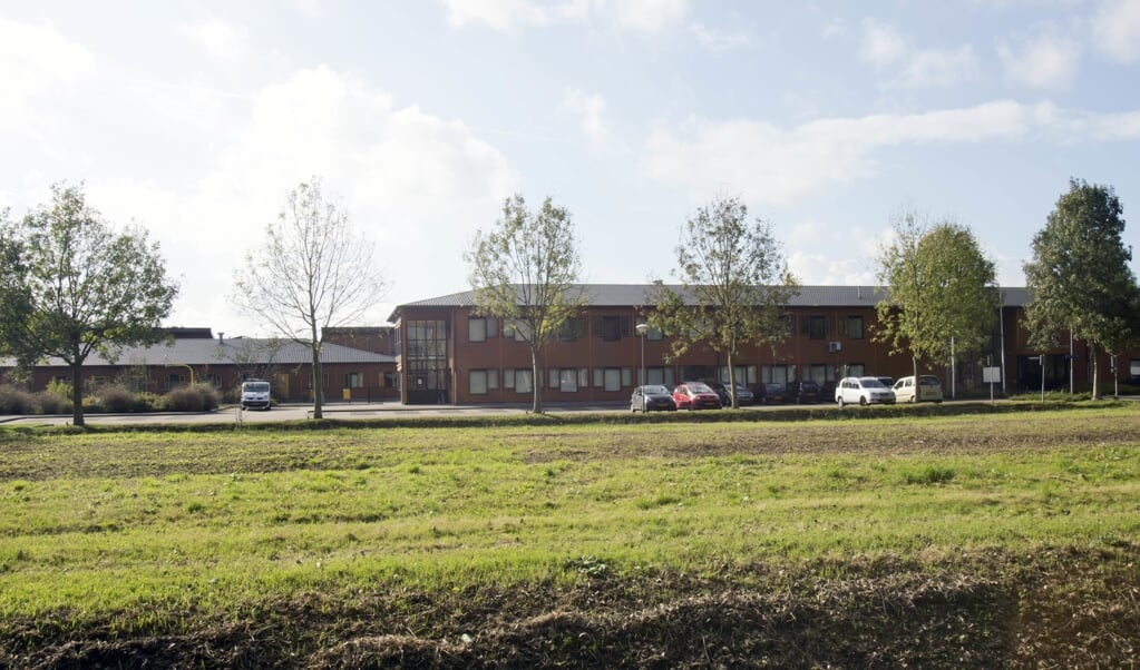 Het asielzoekerscentrum op sportpark Fanny Blankers-Koen. (Foto: Fred Rotgans)