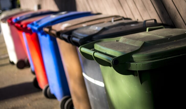 De gemeenteraad beslist binnenkort over de manier waarop Almeerders afval gaan schieden. (Foto: Adobe Stock)