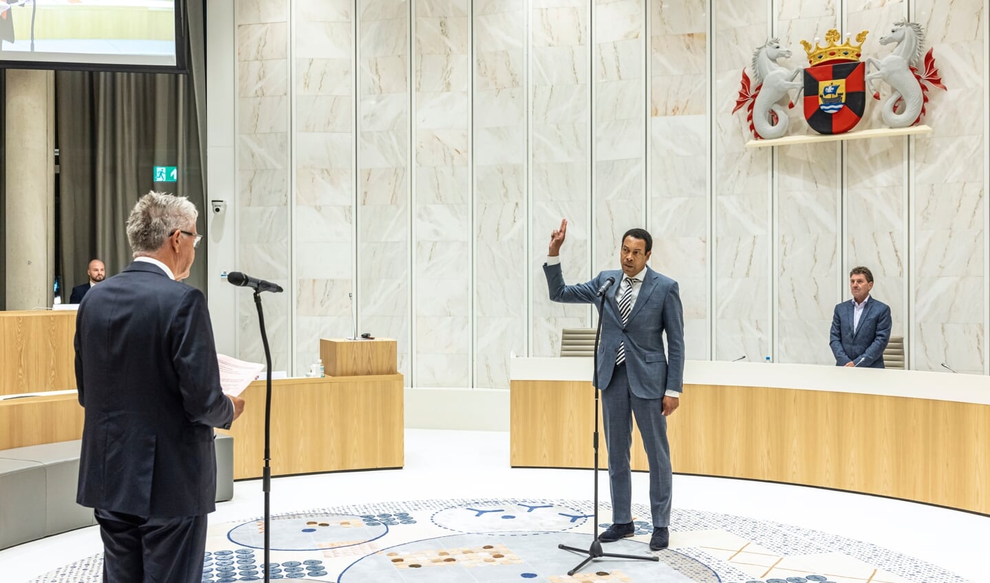 De zoektocht naar een opvolger van burgemeester Franc Weerwind is begonnen. (Archieffoto: Maarten Feenstra)